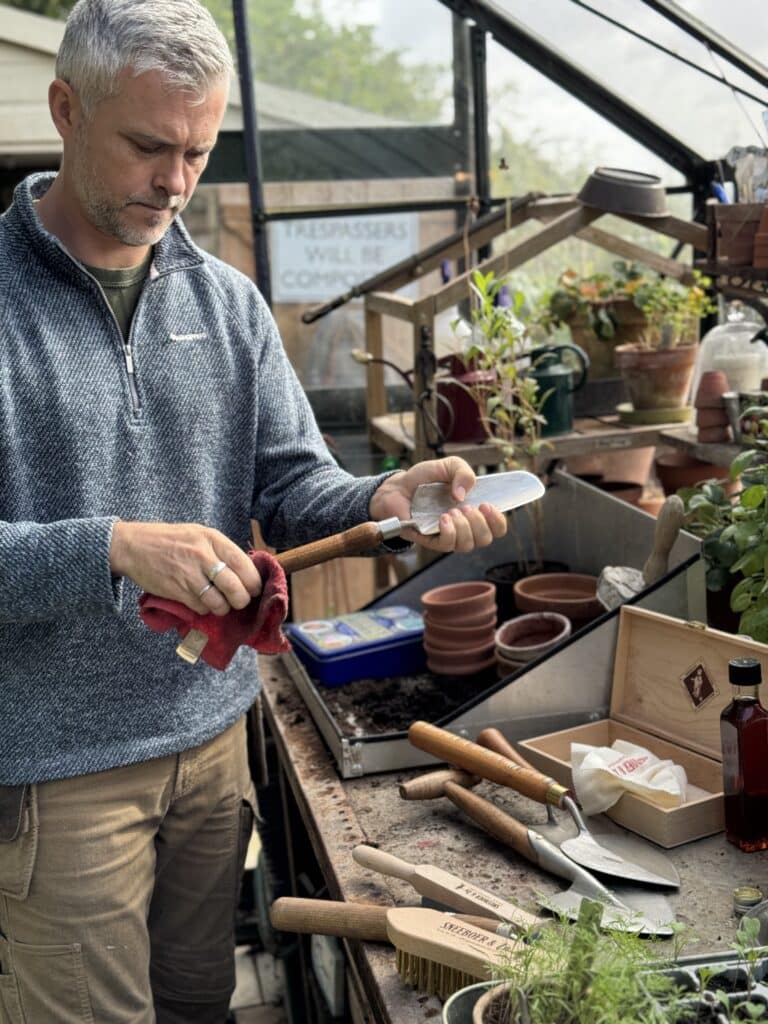 Sneeboer Dutch garden tools maintenance set for serious gardeners
